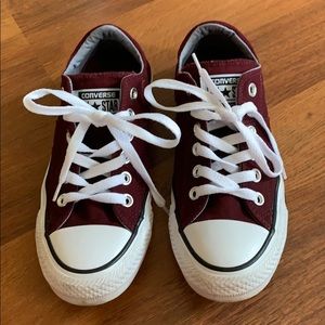 Like new maroon Converse